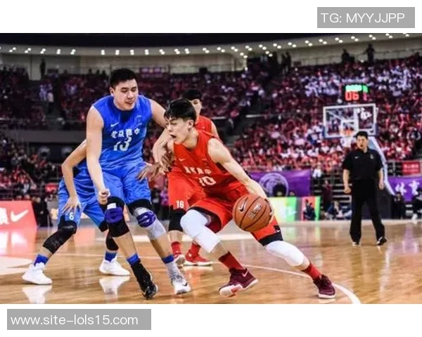 曾凡博的篮球之路：从青涩少年到耀眼明星的成长历程